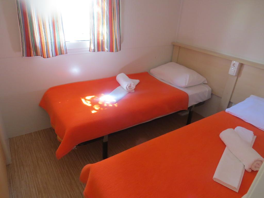 Camping Mia Bungalow & Mobile Home Biograd Na Moru Rum bild