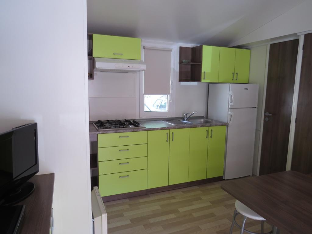 Camping Mia Bungalow & Mobile Home Biograd Na Moru Rum bild
