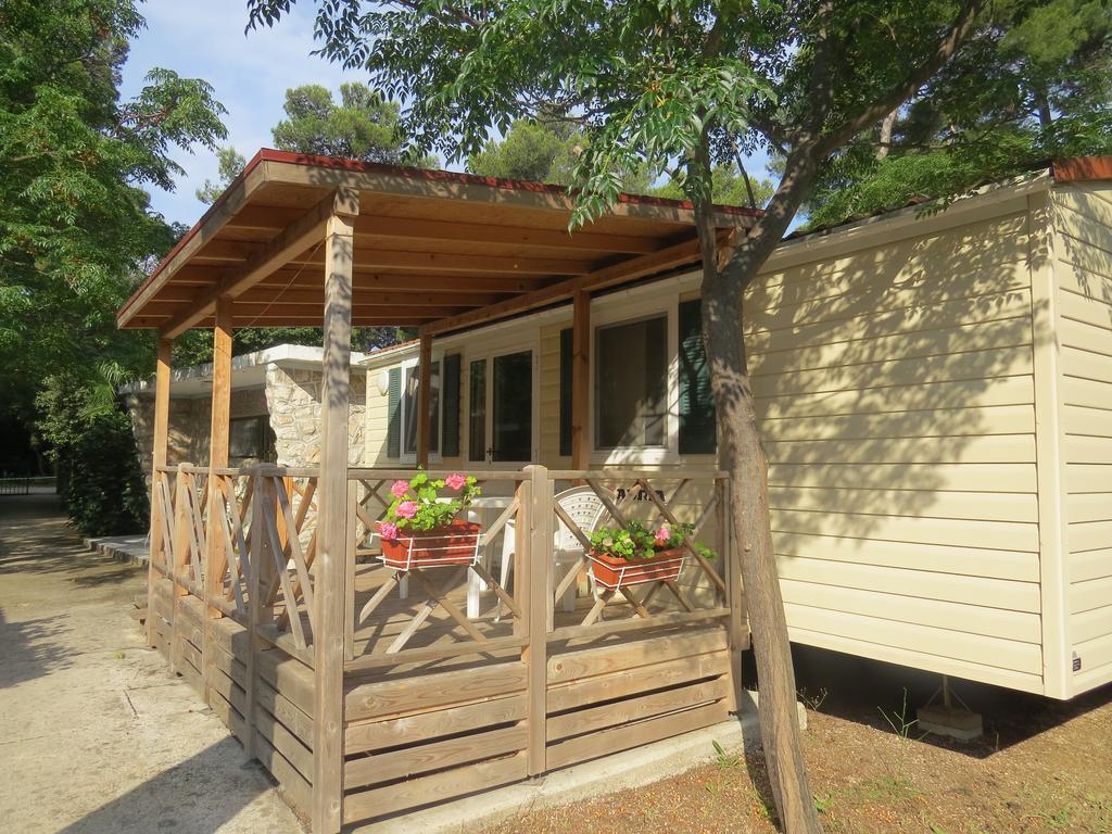 Camping Mia Bungalow & Mobile Home Biograd Na Moru Rum bild