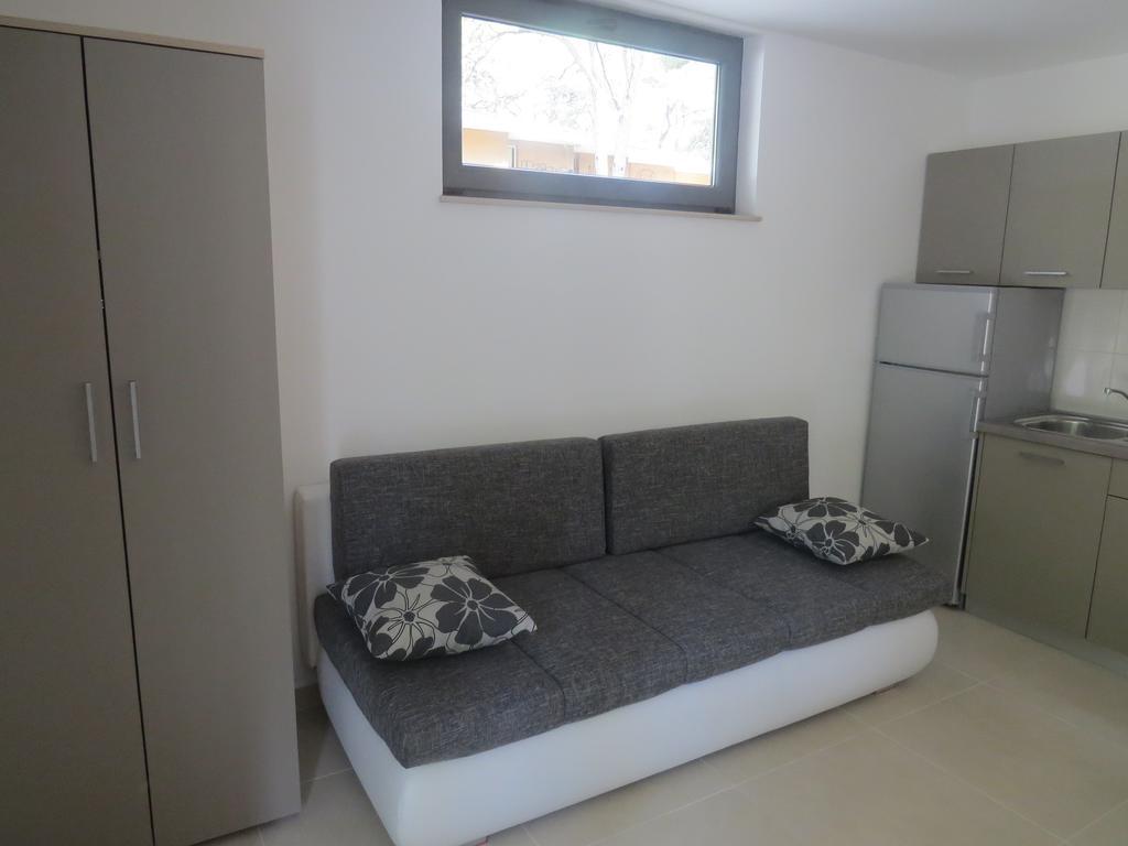 Camping Mia Bungalow & Mobile Home Biograd Na Moru Rum bild