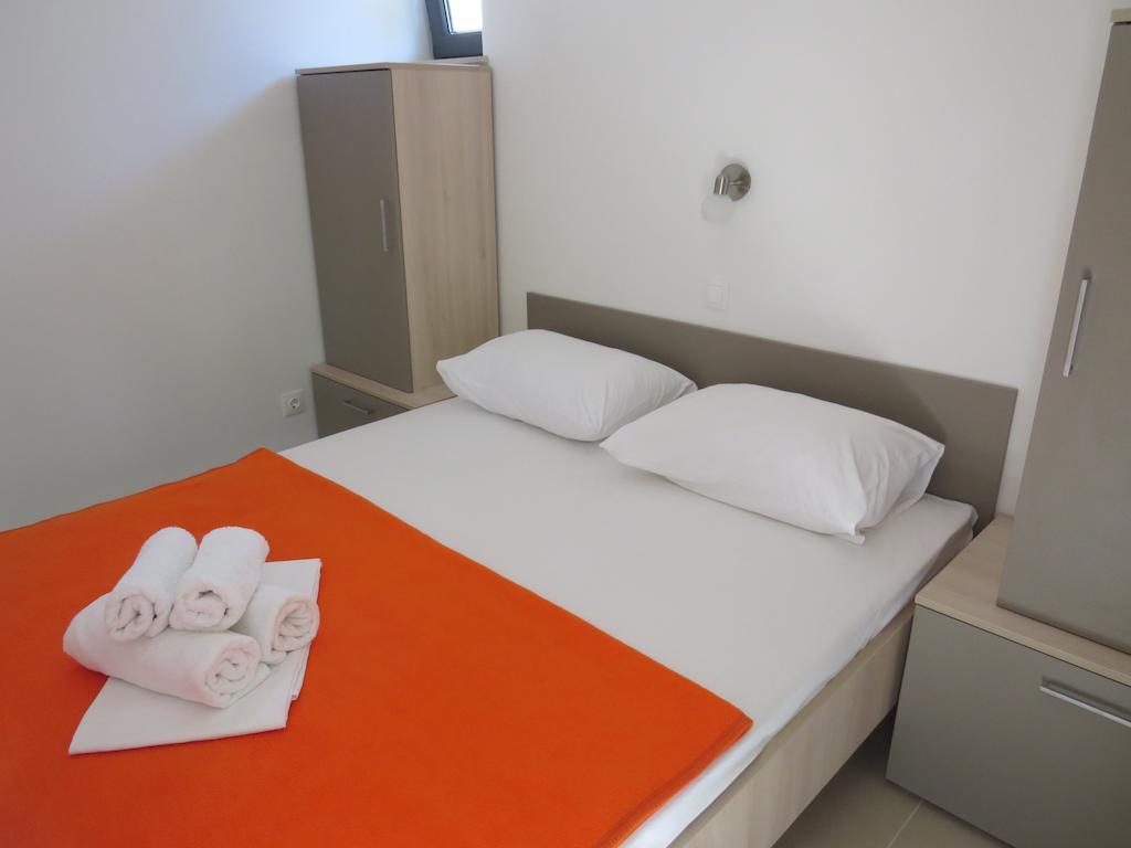 Camping Mia Bungalow & Mobile Home Biograd Na Moru Rum bild