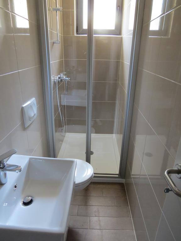 Camping Mia Bungalow & Mobile Home Biograd Na Moru Rum bild