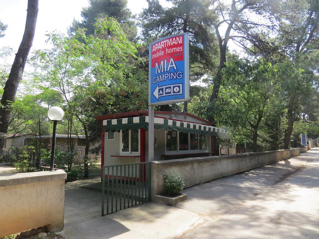 Camping Mia Bungalow & Mobile Home Biograd Na Moru Exteriör bild